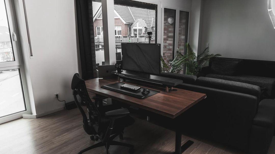 Home office demonstrating neutral working posture