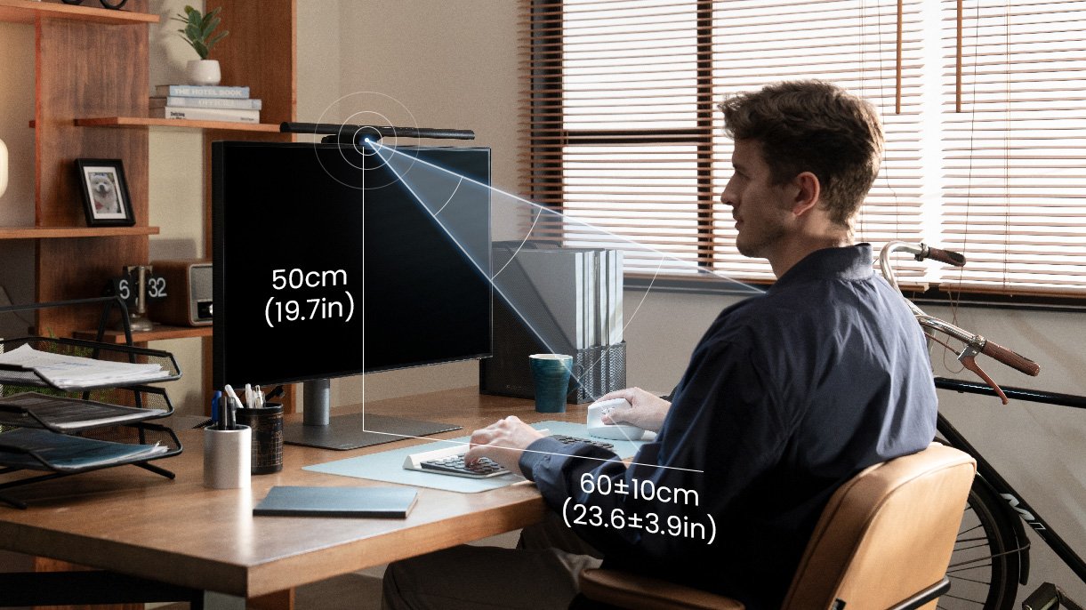 Monitor light bar for task lighting